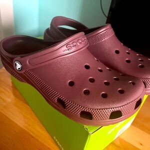 Crocs classic dark cherry. Unisex M7/W9